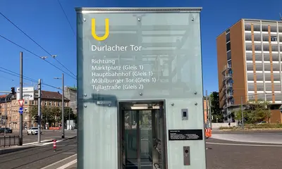 Das Foto zeigt den Stadtbahntunnel-Aufzug am Bernhardusplatz