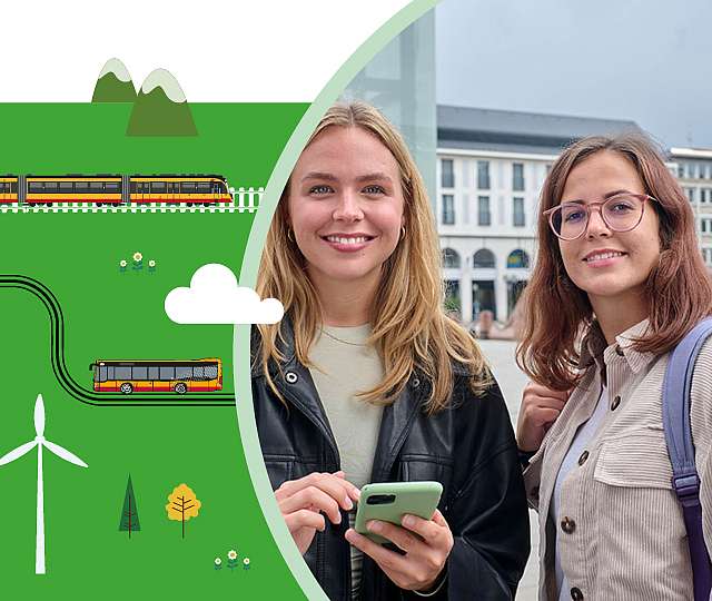 Zwei junge Frauen stehen draußen und lächeln freundlich in die Kamera.