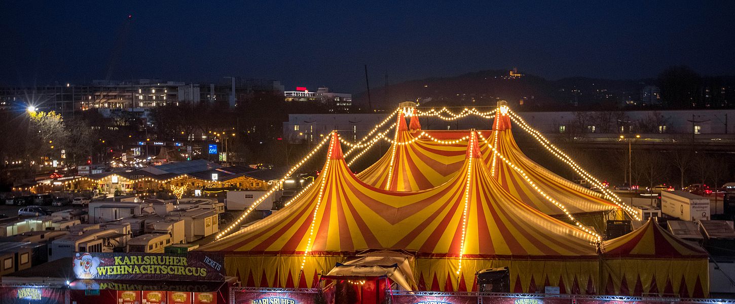 beleuchtetes Circuszelt