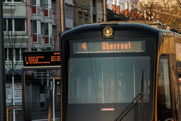 Tramlinie 4 von hinten. 