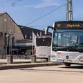 Bus vor dem Karlsruher Hauptbahnhof