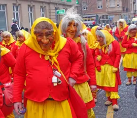 Narrengruppe beim Fastnachtsumzug in Durlach