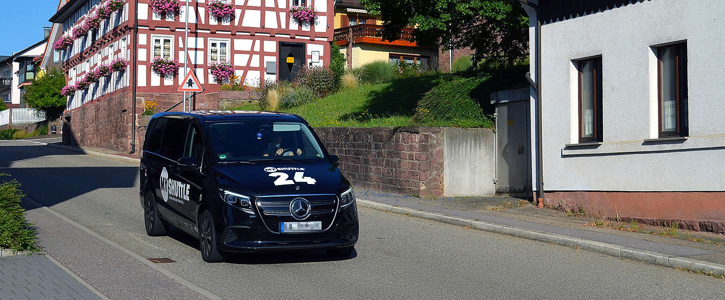 Das KVV.MyShuttle fährt durch Malsch.