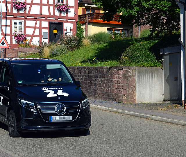 Das KVV.MyShuttle fährt durch Malsch.