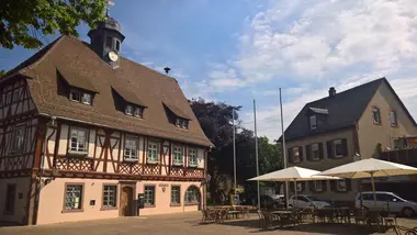 Der Rathausplatz in Grötzingen 