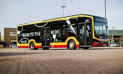 Seitliche Ansicht der KVV-E-Bus