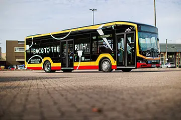 Seitliche Ansicht der KVV-E-Bus